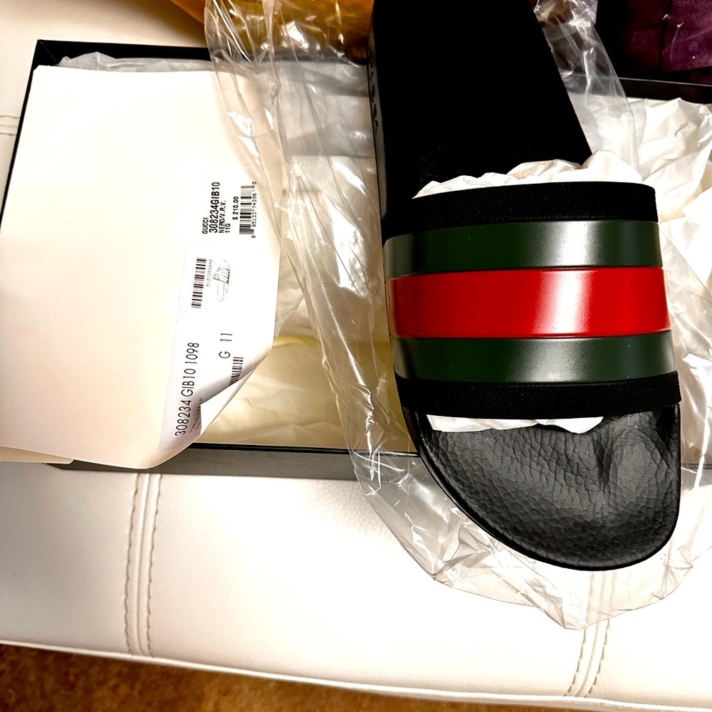 Men’s Gucci Pool slides Authentic Size 11